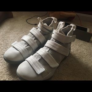 🛑 Nike LeBron Solider 11 (Negotiable Price) 🛑